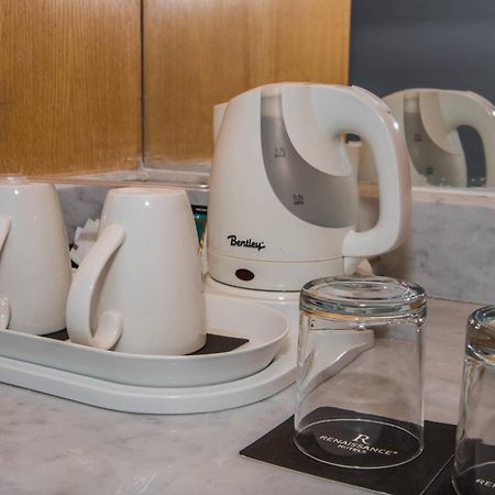 Renaissance Sharm El Sheikh Golden View Beach Resort Exterior foto A kettle in a hotel room