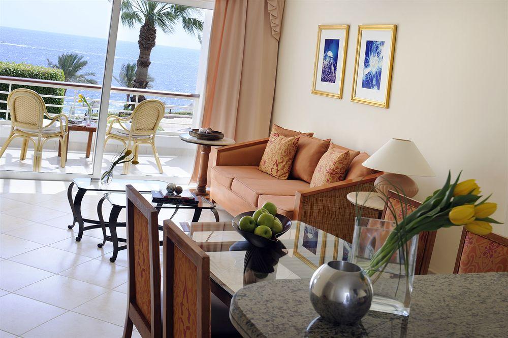 Renaissance Sharm El Sheikh Golden View Beach Resort Exterior foto A suite at the Hilton Sharm El Sheikh Resort