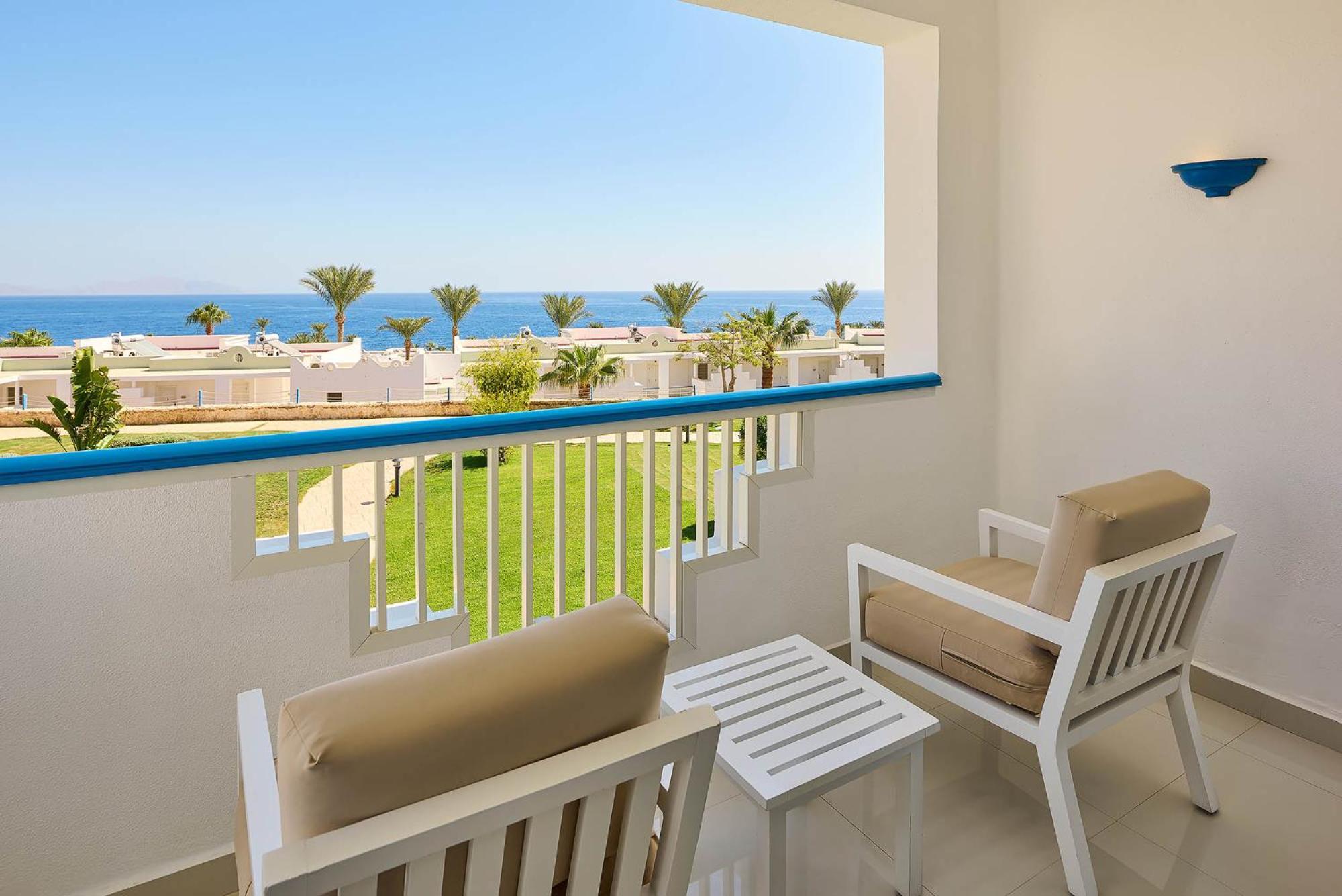 Renaissance Sharm El Sheikh Golden View Beach Resort Exterior foto Balcony of a room at the Hilton Sharm El Sheikh