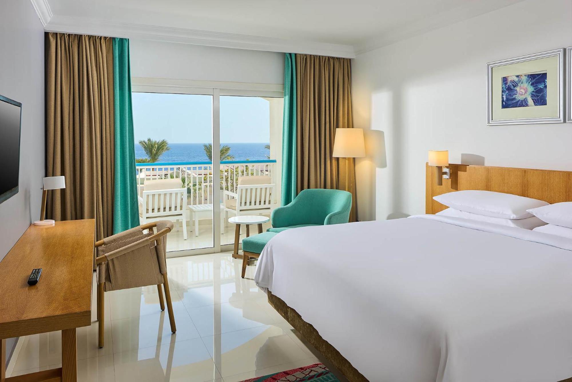 Renaissance Sharm El Sheikh Golden View Beach Resort Exterior foto A room at the Hilton Sharm El Sheikh