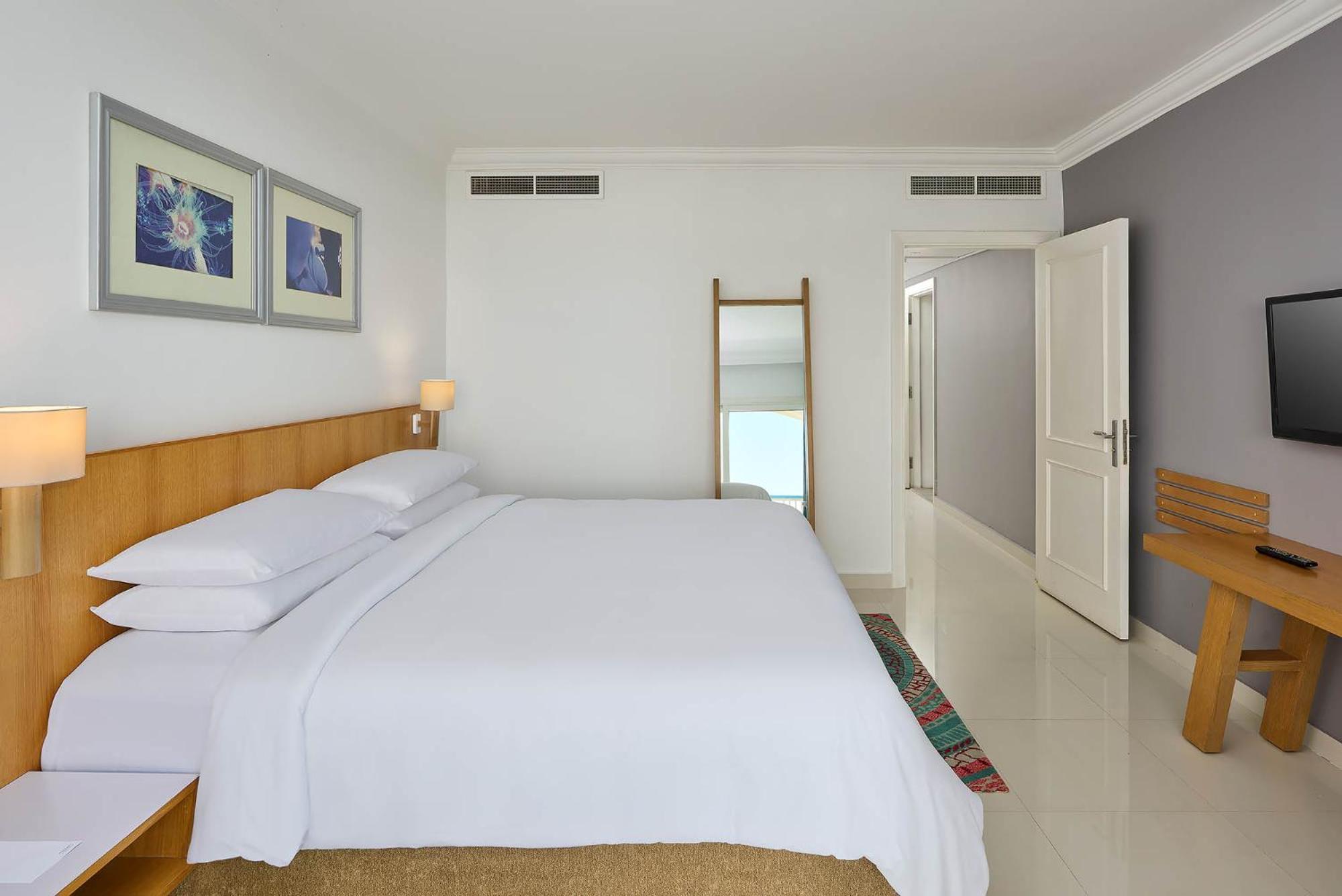 Renaissance Sharm El Sheikh Golden View Beach Resort Exterior foto A bedroom at the hotel