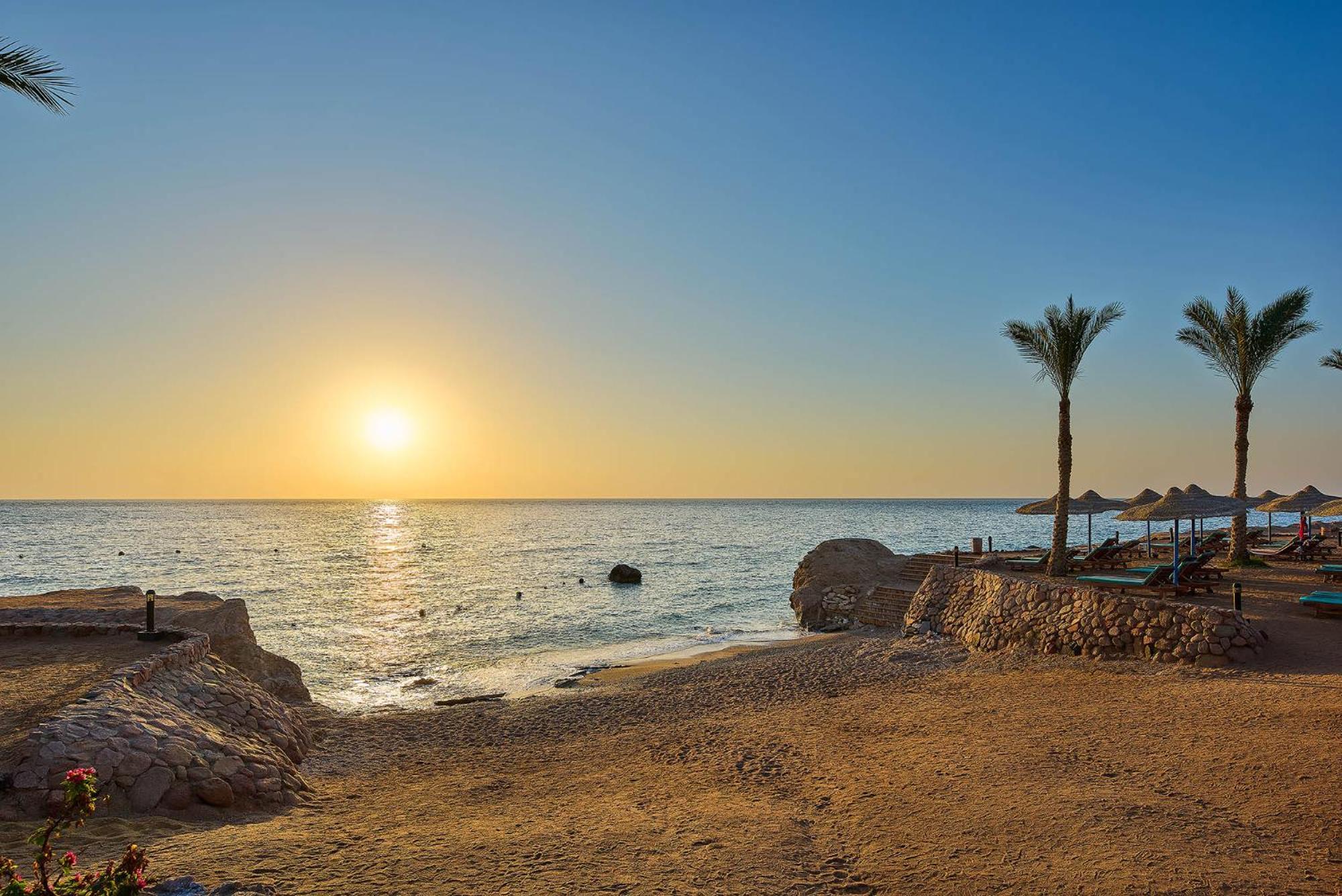 Renaissance Sharm El Sheikh Golden View Beach Resort Exterior foto Sunset at the beach