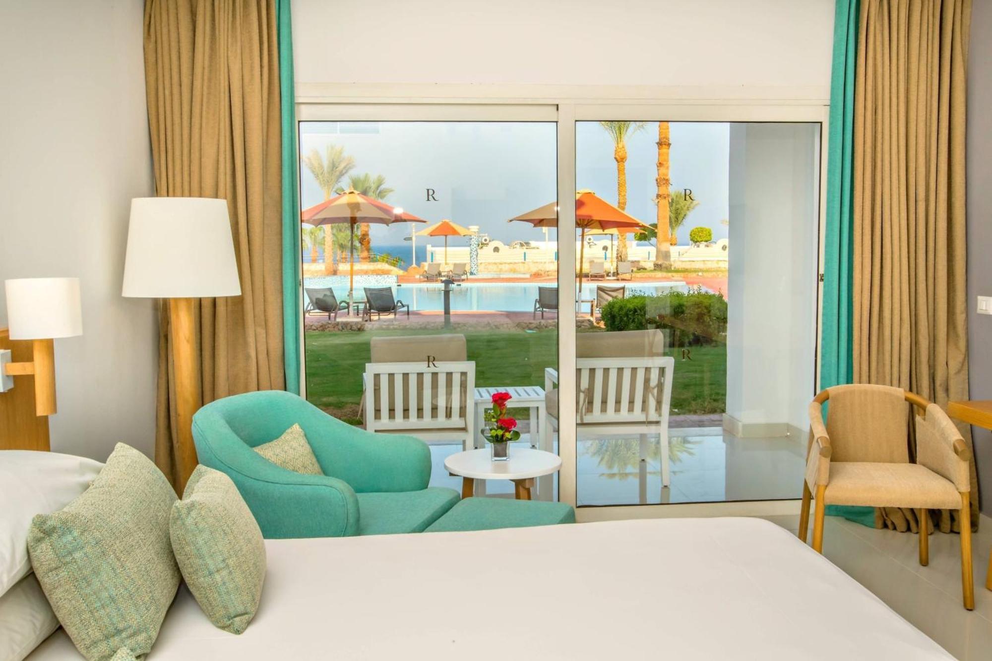 Renaissance Sharm El Sheikh Golden View Beach Resort Exterior foto A room at the Hilton Sharm El Sheikh