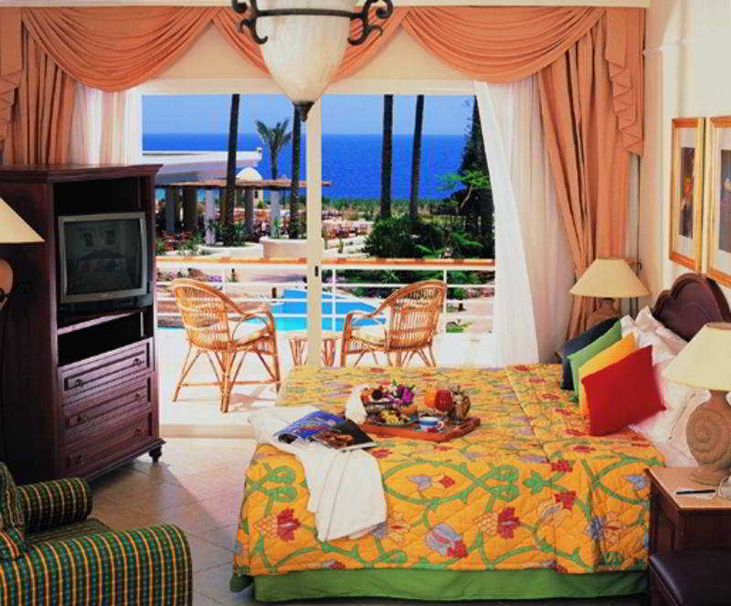 Renaissance Sharm El Sheikh Golden View Beach Resort Exterior foto A room at the hotel
